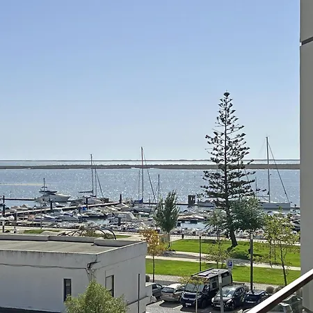 Lady Delmar Marina By Junto Ao Mar