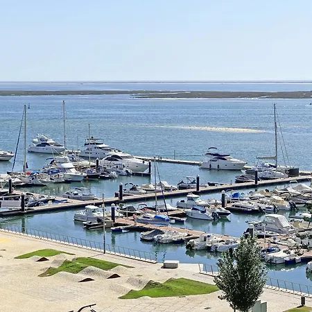 Lady Delmar Marina By Junto Ao Mar