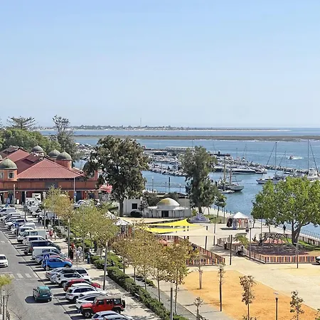 Lady Delmar Marina By Junto Ao Mar