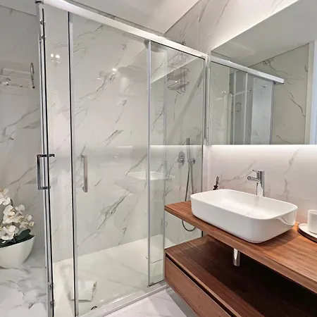 Lady Delmar Marina By Junto Ao Mar *